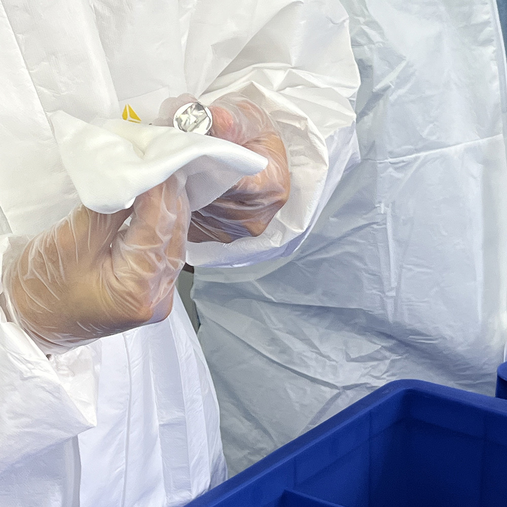 High purity oil-free ball valve assembled in a cleanroom for semiconductor applications
